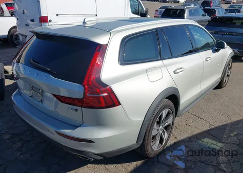 2022 Volvo V60 Cross Country T5 из США, поврежденный, VIN YV4102WK4N2092005